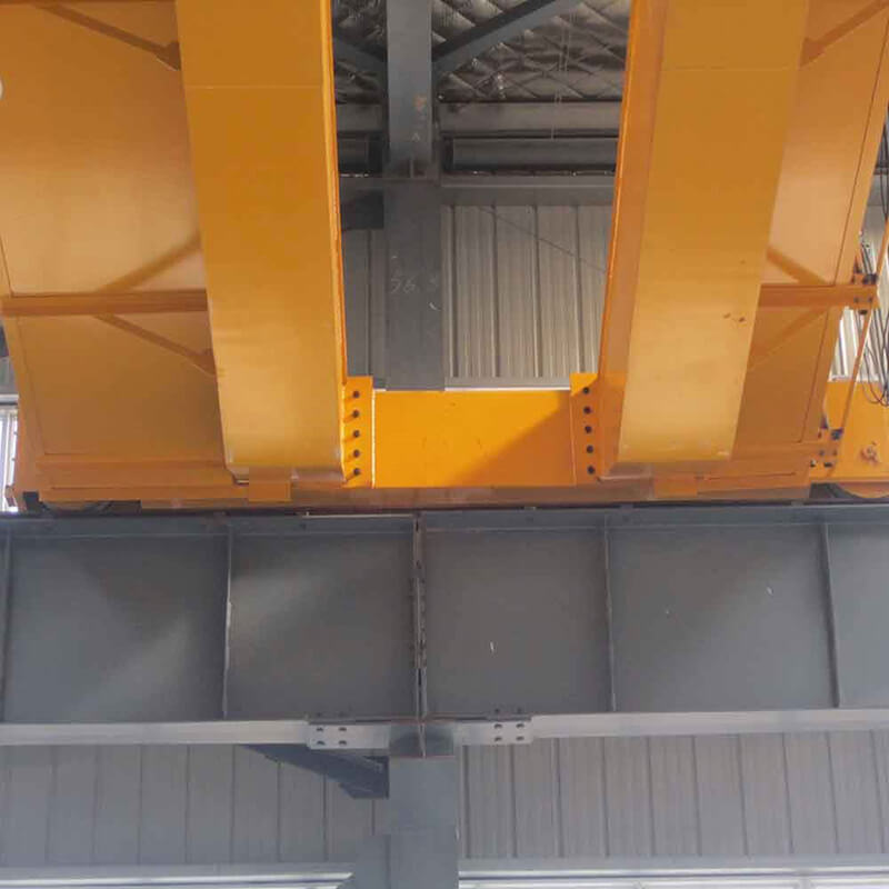 Bridge crane with cab