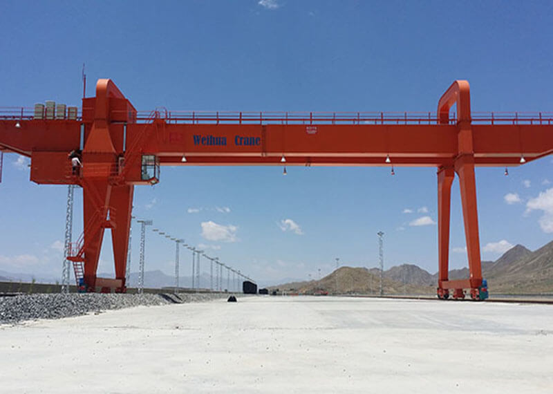 Two Linkage Gantry Cranes with Wireless Communication for Train Handling