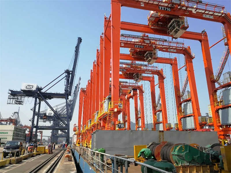 China Brand Rtg5204 Rubber Tyre Container Gantry Crane