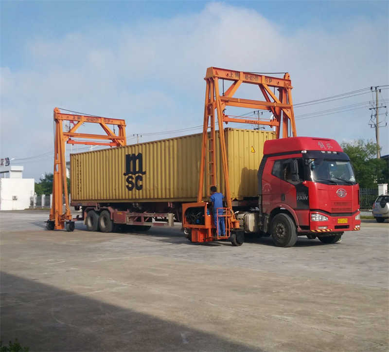 30000kg/ 36000kg/40000kg Mast Mobile Container Crane