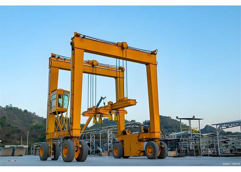 Rubber-tyred gantry crane (RTG) applications in civil engineering/infrastructure construction