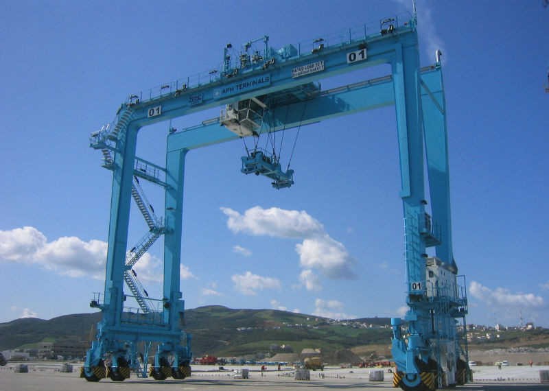 Customized solutions for rubber-tyred gantry cranes