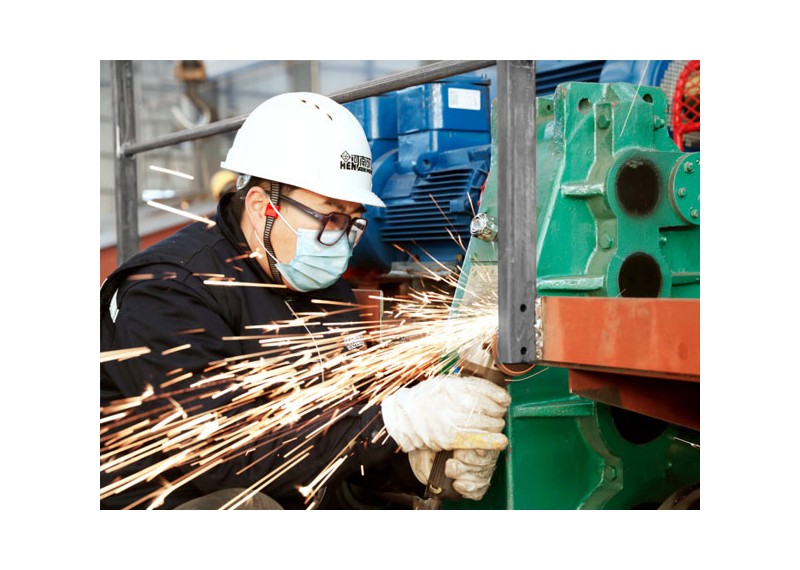 Making 260 ton casting crane Trolley